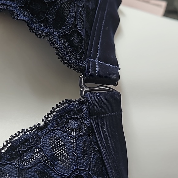 Victoria's Secret Front Close Navy Bralette Size Medium - Picture 5 of 5